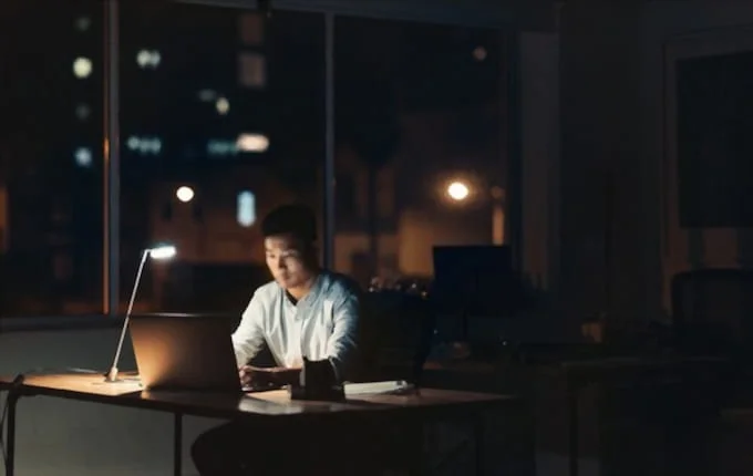Những loại chi phí khi thuê văn phòng bạn cần biết 3 Làm ngoài giờ sẽ phát sinh chi phí tại các tòa cho thuê văn phòng