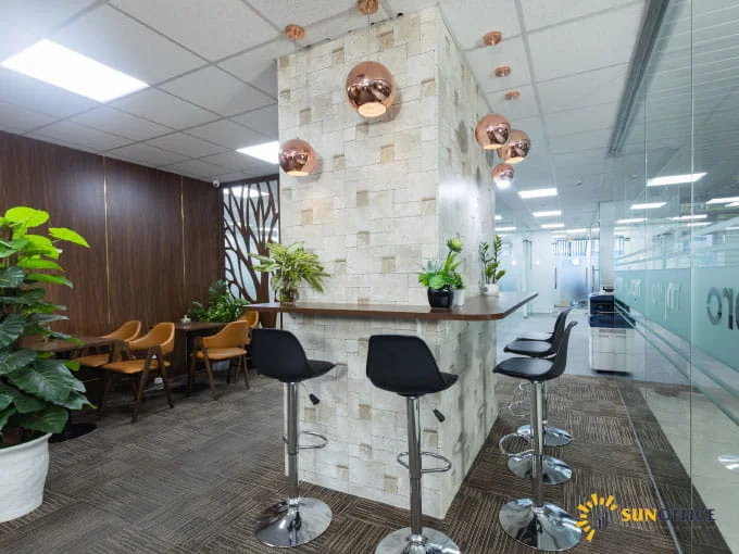 Cách hóa giải phong thủy xấu tại văn phòng 4 Tận dụng cột giữa nhà làm khu vực Pantry Coffe thư giãn cho nhân viên