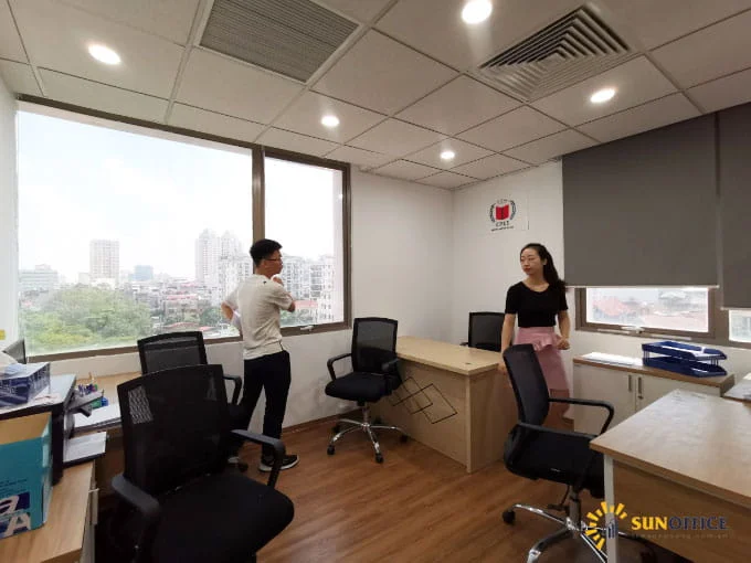 Văn phòng trọn gói Hanoi Office Duy Tân 4 Thiết kế văn phòng tại Hà Nội Office Duy Tân gọn gàng, có cửa sổ to thoáng